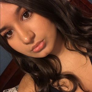 Meet your Posher, Rebeca